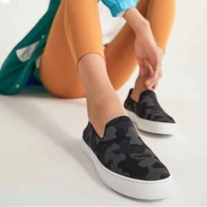 Rothy's Shoes Women’s 7 The Original Slip On Sneakers in Gray Camo Print